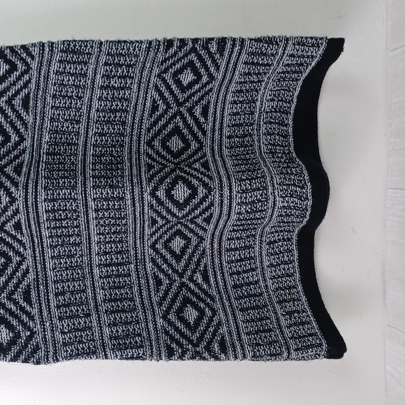 ♥️Bundle Only♥️ Tribal Vibe Graphic Super Cute Sweater Dress - Picture 4 of 11